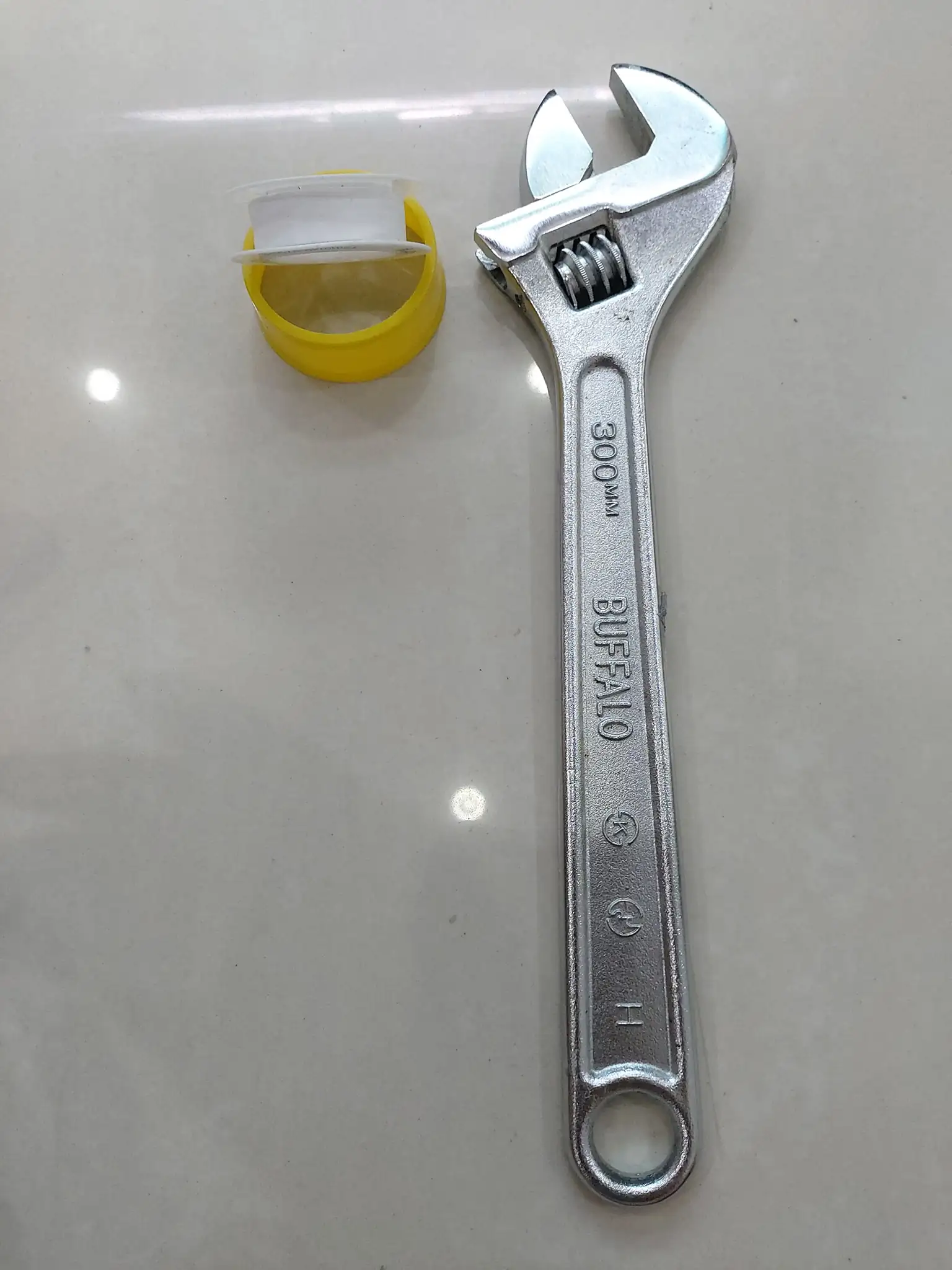 What Essential Aquascaping Toolkit do famous aquascaper Josh Sim use?
